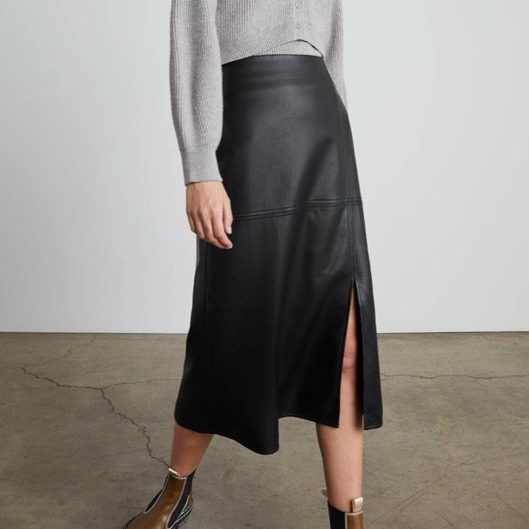 Elegant Black Leather Skirt - Picture 1 of 4